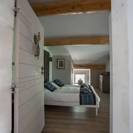 Villa Superbe Mas Provencal, Entre Gordes Et Roussillon Murs (Vaucluse)